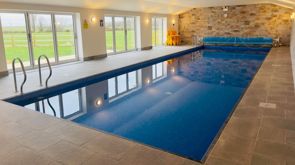 طراحی استخر سرپوشیده